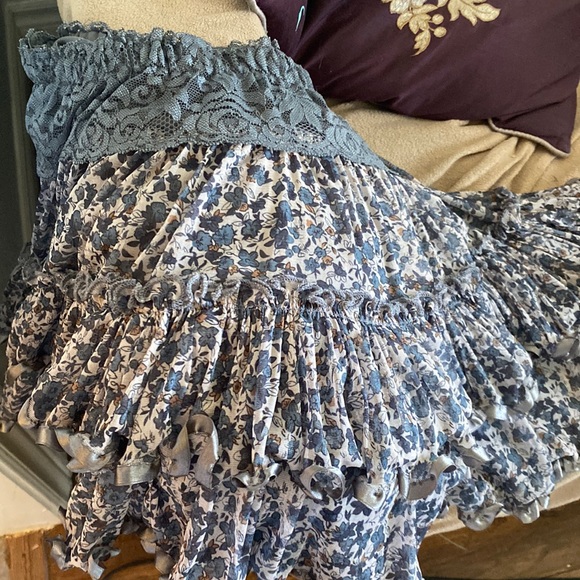 Rachel &Cloe Ruffle Skirt - Picture 1 of 5